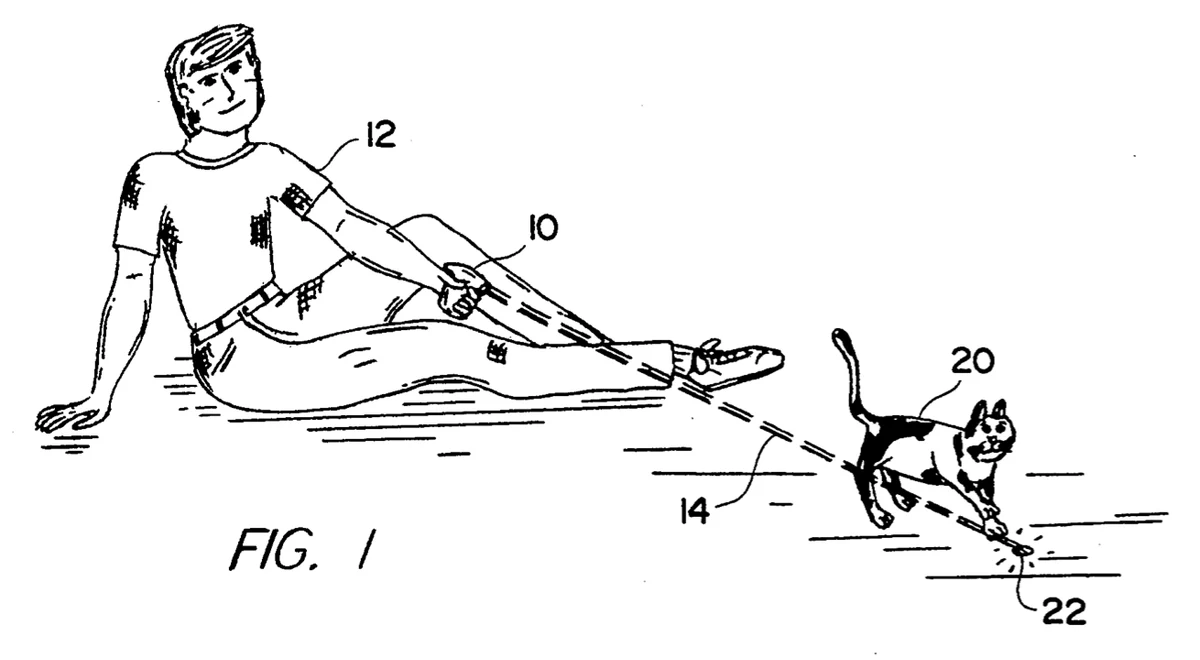 Zeichnung aus dem US-Patent 5,443,036: ein Mann lenkt den Lichtpunkt eines Laserpointers, eine Katze jagt ihm nach